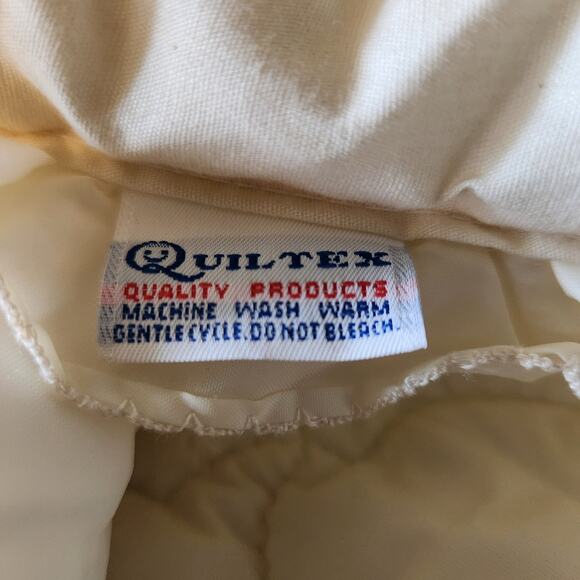 Vintage Quiltex Baby comforter ruffles and embroidery 39x32 - Picture 5 of 6